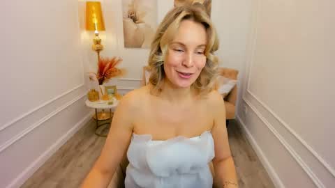Snapshot of vivianlirei chatting on 28, 4, 2026 Sinti online show from 28, 4, 2026