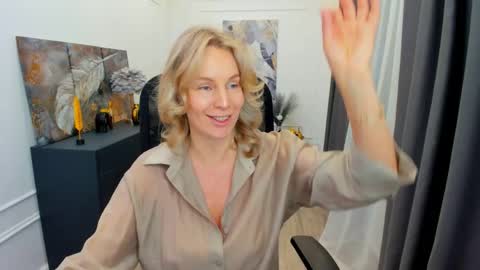 Snapshot of vivianlirei chatting on 7, 5, 2026 Sinti online show from 7, 5, 2026