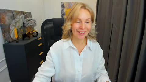 Snapshot of vivianlirei chatting on 9, 5, 2026 Sinti online show from 9, 5, 2026