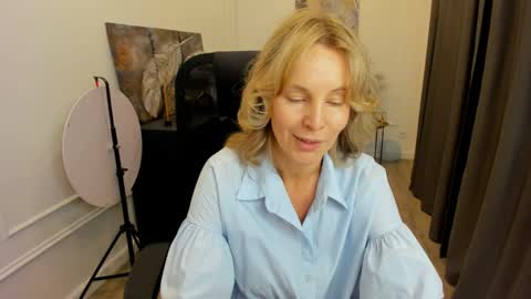 Snapshot of vivianlirei chatting on 25, 5, 2026 Sinti online show from 25, 5, 2026