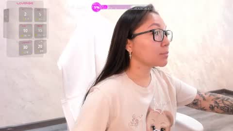 Snapshot of vivien_montclair chatting on 8, 7, 2026 Vivien online show from 8, 7, 2026