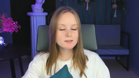 Snapshot of vivienleeigh chatting on 18, 12, 2024 Vivien online show from 18, 12, 2024