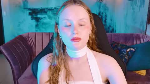 Snapshot of vivienleeigh chatting on 1, 11, 2025 Vivien online show from 1, 11, 2025