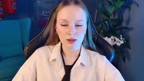 Snapshot of vivienleeigh chatting on 10, 11, 2025 Vivien online show from 10, 11, 2025