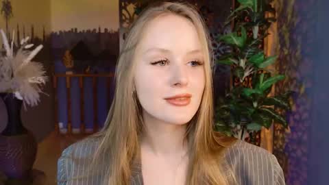 Snapshot of vivienleeigh chatting on 28, 11, 2025 Vivien online show from 28, 11, 2025