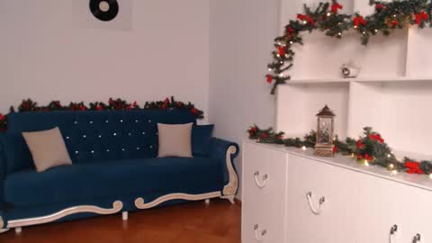 Vivienne online show from 8, 12, 2024