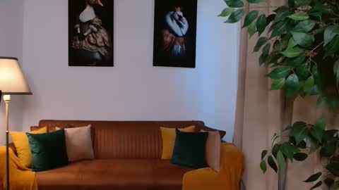 Snapshot of vivienneclement chatting on 1, 4, 2026 Vivienne online show from 1, 4, 2026