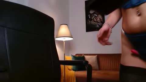 Snapshot of vivienneclement chatting on 2, 4, 2026 Vivienne online show from 2, 4, 2026