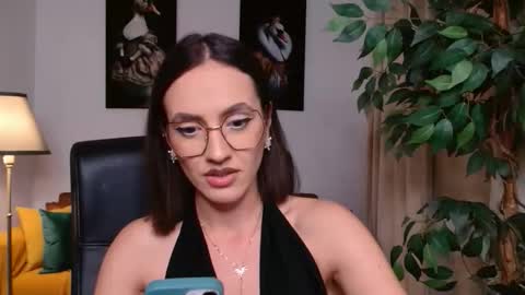 Snapshot of vivienneclement chatting on 11, 4, 2026 Vivienne online show from 11, 4, 2026