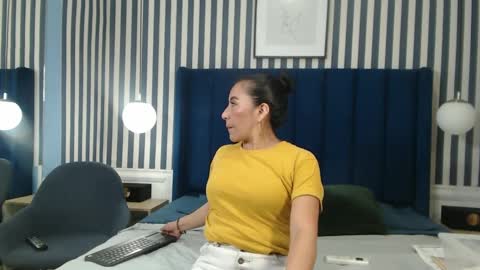 Vivian  online show from 17, 9, 2025