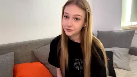 Snapshot of viviennewanko chatting on 10, 4, 2026 Kristy online show from 10, 4, 2026