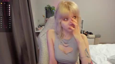 Snapshot of vivy_ chatting on 18, 6, 2026 chatur babes online show from 18, 6, 2026