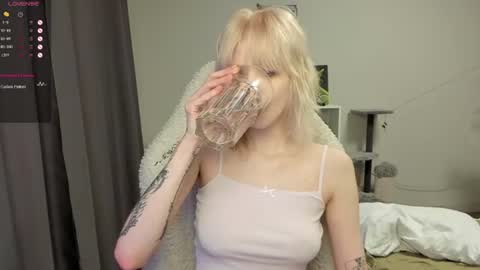 Snapshot of vivy_ chatting on 16, 7, 2026 chatur babes online show from 16, 7, 2026
