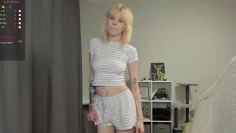 Snapshot of vivy_ chatting on 19, 7, 2026 chatur babes online show from 19, 7, 2026