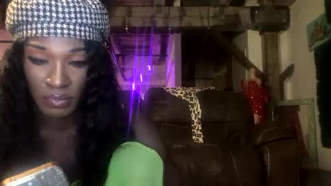 Snapshot of vixenthedoll chatting on 11, 12, 2024 10 inch online show from 11, 12, 2024