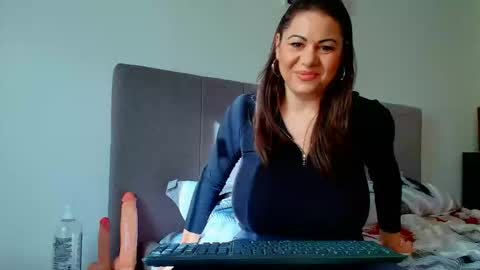 Snapshot of vixenvibesx chatting on 19, 10, 2025 vixenvibesx online show from 19, 10, 2025