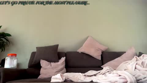 Snapshot of voilet22 chatting on 17, 12, 2025 Voiletxx online show from 17, 12, 2025