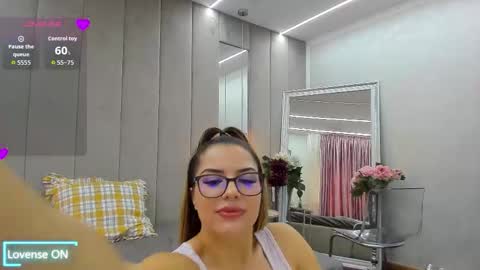 Snapshot of von_dee chatting on 27, 9, 2025 von_dee online show from 27, 9, 2025