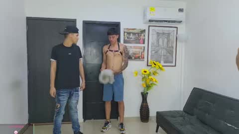 Snapshot of voyeurism_guys chatting on 31, 5, 2026 voyeurism_guys online show from 31, 5, 2026