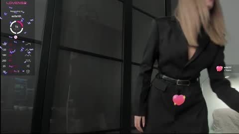 Snapshot of w_______ chatting on 12, 3, 2025 Nicole Johny online show from 12, 3, 2025