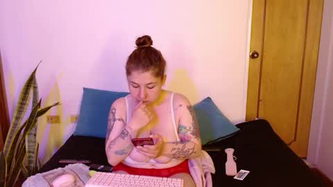 Snapshot of w_kittycat chatting on 31, 10, 2025 kitty SUPORT ME AND MY BABY SINGLE MOMY online show from 31, 10, 2025