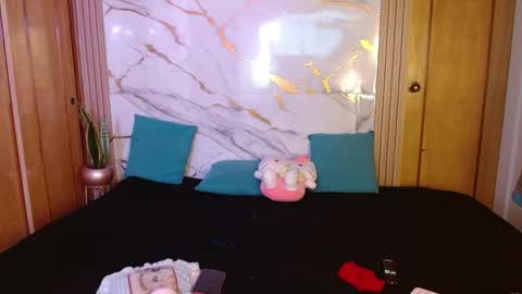 Snapshot of w_kittycat chatting on 9, 4, 2026 kitty SUPORT ME AND MY BABY SINGLE MOMY online show from 9, 4, 2026