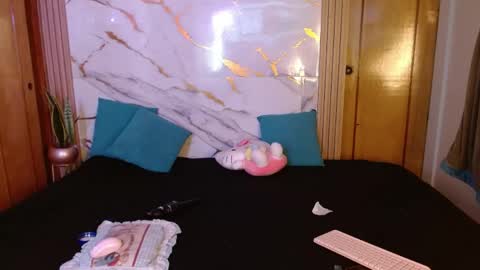 Snapshot of w_kittycat chatting on 18, 4, 2026 kitty SUPORT ME AND MY BABY SINGLE MOMY online show from 18, 4, 2026
