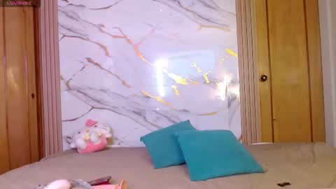 Snapshot of w_kittycat chatting on 12, 7, 2026 kitty SUPORT ME AND MY BABY SINGLE MOMY online show from 12, 7, 2026
