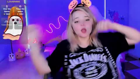   online show from 19, 10, 2025