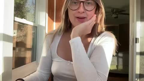 Snapshot of wanderlustjade chatting on 5, 12, 2024 Jade  Adonis online show from 5, 12, 2024