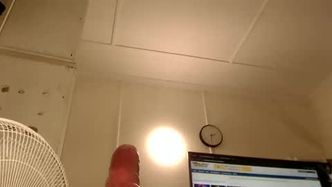 wants online show from 2, 12, 2025