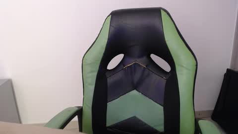 Snapshot of we_n_you chatting on 17, 2, 2026 Trixie 3 online show from 17, 2, 2026