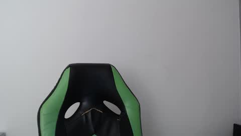 Snapshot of we_n_you chatting on 22, 2, 2026 Trixie 3 online show from 22, 2, 2026