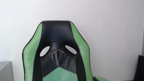 Snapshot of we_n_you chatting on 26, 2, 2026 Trixie 3 online show from 26, 2, 2026