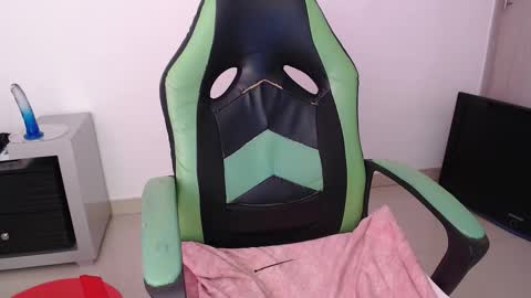 Snapshot of we_n_you chatting on 7, 3, 2026 Trixie 3 online show from 7, 3, 2026