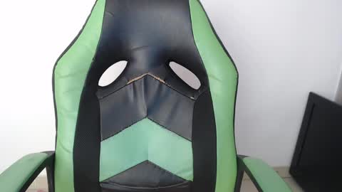 Snapshot of we_n_you chatting on 2, 4, 2026 Trixie 3 online show from 2, 4, 2026