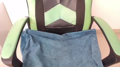 Snapshot of we_n_you chatting on 11, 4, 2026 Trixie 3 online show from 11, 4, 2026