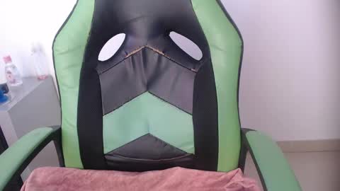 Snapshot of we_n_you chatting on 12, 4, 2026 Trixie 3 online show from 12, 4, 2026