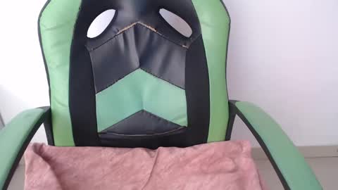 Snapshot of we_n_you chatting on 14, 4, 2026 Trixie 3 online show from 14, 4, 2026