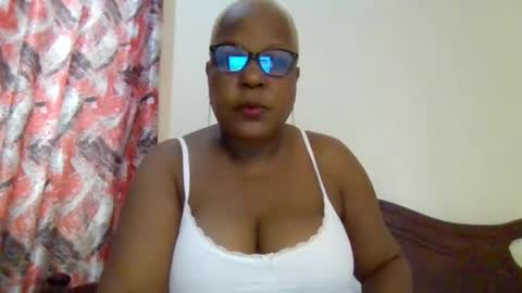 Snapshot of weaverbird25 chatting on 1, 5, 2026 weaverbird25 online show from 1, 5, 2026