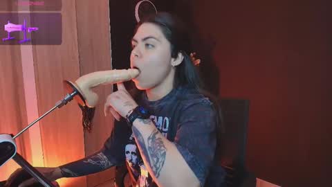 Snapshot of wednesdayfriday chatting on 15, 12, 2025 Wednesday Please help me to reach 111 thumbs up online show from 15, 12, 2025