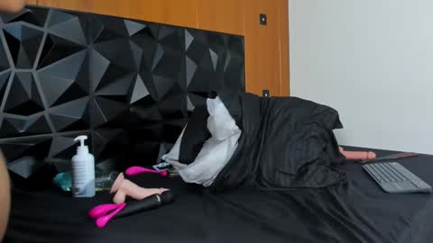 Wendy Marshall  online show from 5, 1, 2025