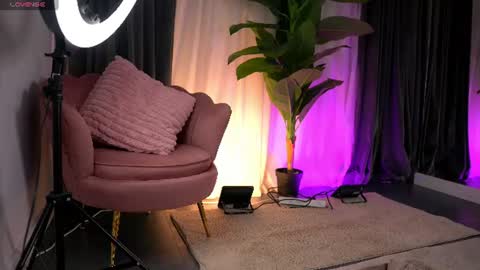 Snapshot of wendyyluv chatting on 19, 6, 2026 Wendy online show from 19, 6, 2026