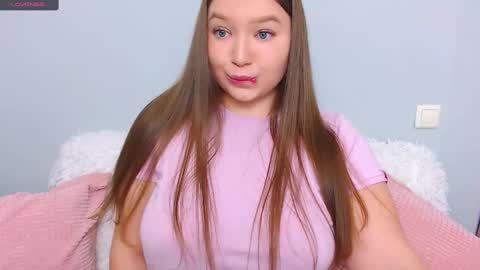 Snapshot of wet__molly chatting on 4, 3, 2025 molly online show from 4, 3, 2025