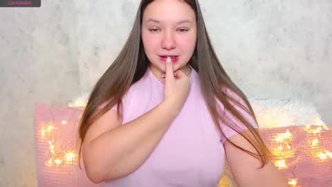 Snapshot of wet__molly chatting on 4, 12, 2025 molly online show from 4, 12, 2025