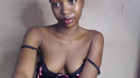 Snapshot of wet_pussy200 chatting on 14, 5, 2026 Bella online show from 14, 5, 2026