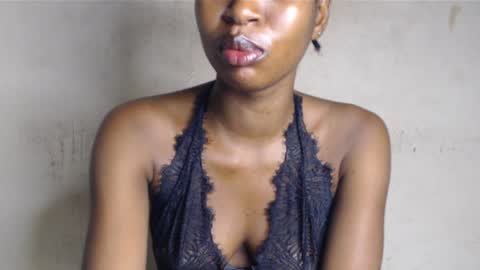 Snapshot of wet_pussy200 chatting on 18, 5, 2026 Bella online show from 18, 5, 2026