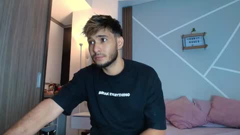 Mia and Dylan online show from 22, 11, 2025