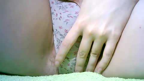 Snapshot of whiteapsara chatting on 13, 11, 2025 Love online show from 13, 11, 2025