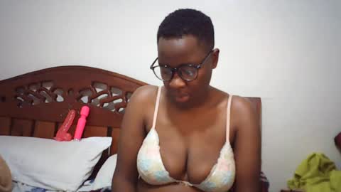 whitney_ly online show from 27, 7, 2026